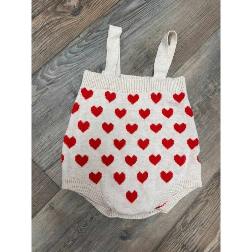 heart-patterned knit bubble